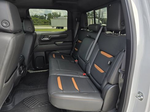 Used 2024 GMC Sierra 1500 AT4 w/ Technology Package AWD/4WD image 13