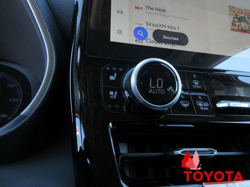 New 2026 Toyota Highlander Platinum image 15