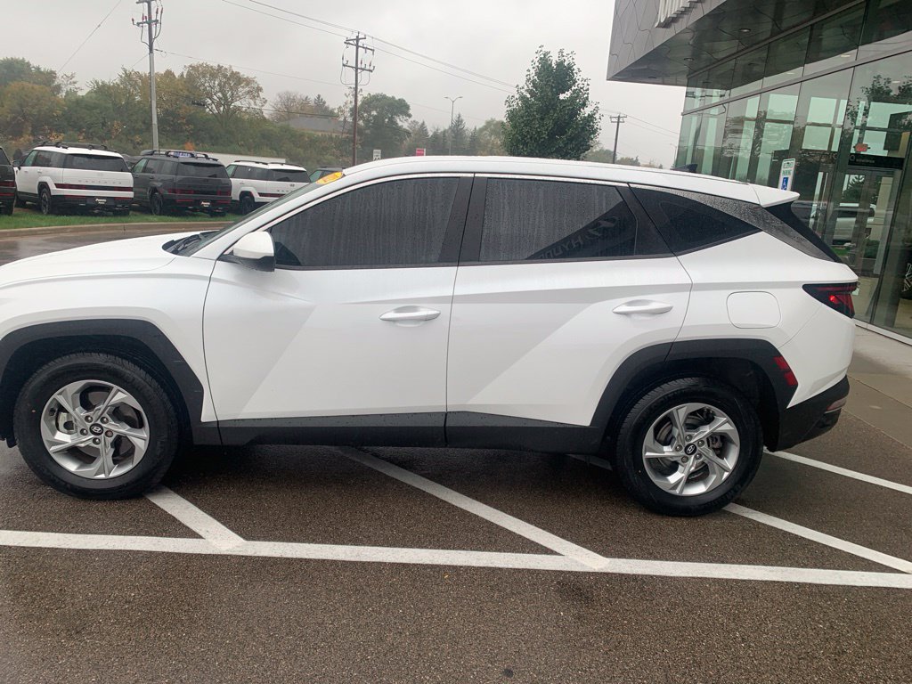 Used 2022 Hyundai Tucson SE w/ Cargo Package AWD/4WD image 2