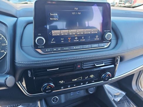 Used 2022 Nissan Rogue SV AWD/4WD image 19
