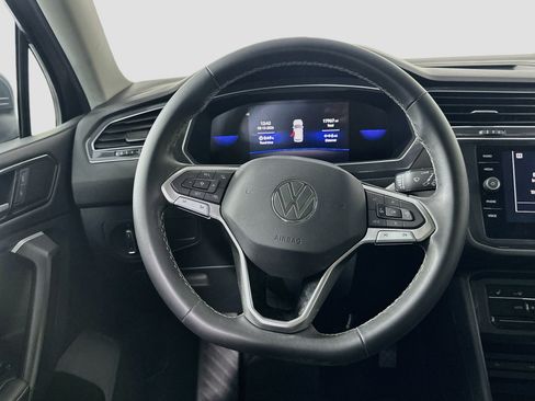 Used 2023 Volkswagen Tiguan SE w/ Panoramic Sunroof Package FWD image 17