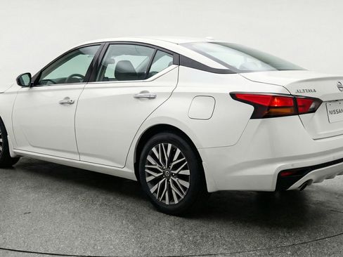 Used 2025 Nissan Altima 2.5 SV image 6