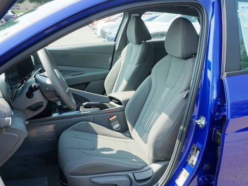 Used 2024 Hyundai Elantra SEL image 8