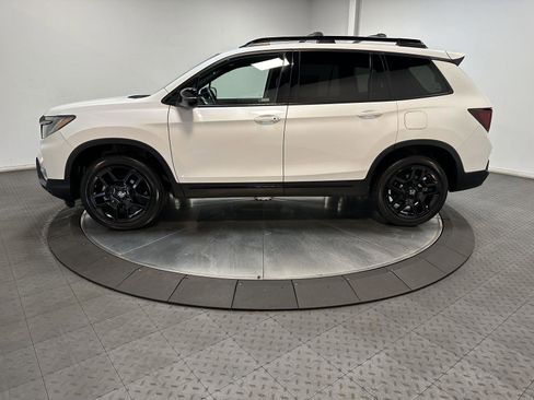Certified 2024 Honda Passport Black Edition image 8