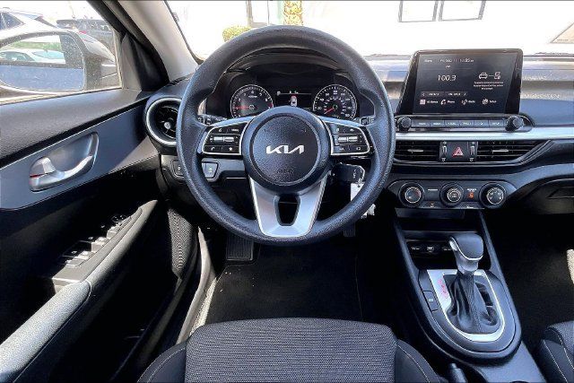 Used 2023 Kia Forte LXS FWD image 4