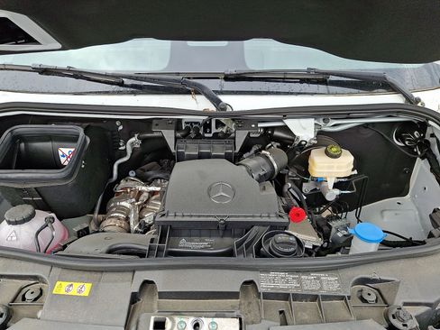 Used 2025 Mercedes-Benz Sprinter 2500 image 28