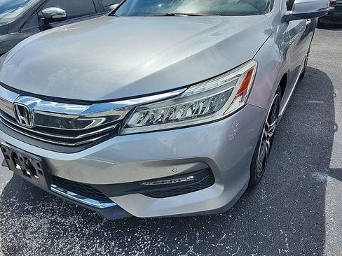 Used 2017 Honda Accord Touring image 8