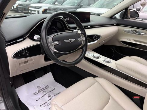 Certified 2022 Genesis GV70 2.5T w/ Cargo Package image 9