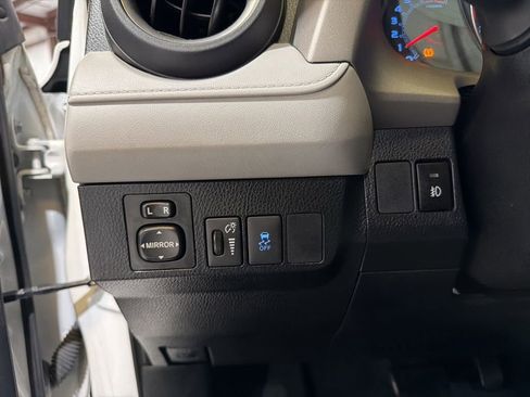 Used 2014 Toyota RAV4 LE image 16
