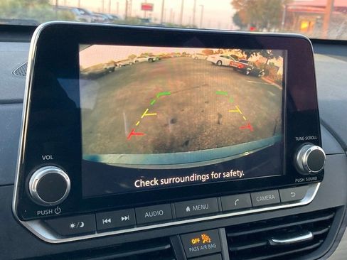 Used 2024 Nissan Altima 2.5 SV image 21