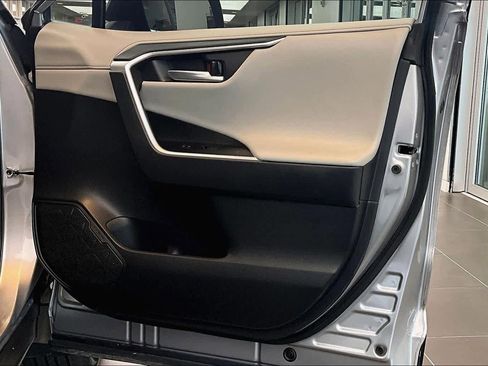 Used 2023 Toyota RAV4 Limited image 24