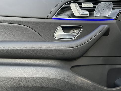 New 2026 Mercedes-Benz GLS 580 4MATIC image 13