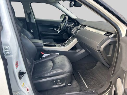 Used 2017 Land Rover Range Rover Evoque SE image 18