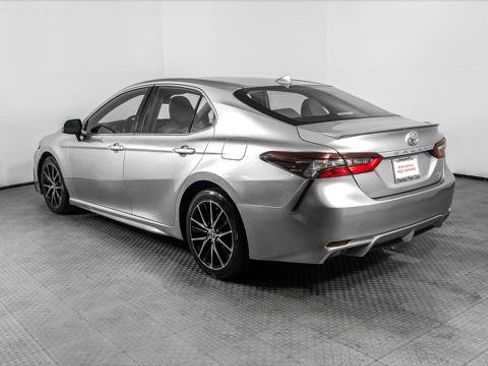 Used 2021 Toyota Camry SE image 4