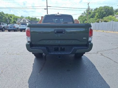 Used 2022 Toyota Tacoma TRD Sport w/ Technology Package AWD/4WD image 4