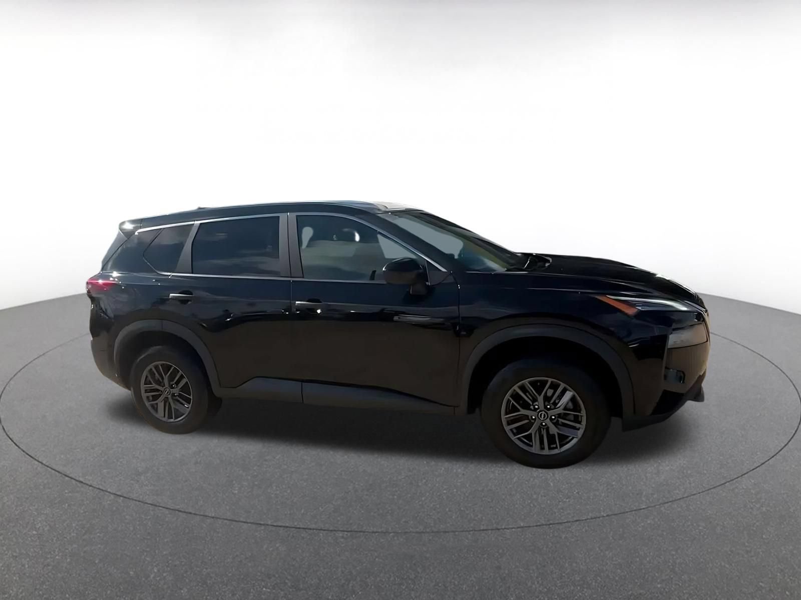 Used 2023 Nissan Rogue S FWD image 2