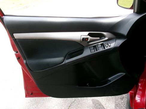 Used 2009 Pontiac Vibe w/ Preferred Package FWD image 9