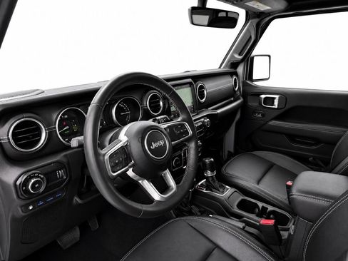 Used 2023 Jeep Wrangler Unlimited Sahara w/ Cold Weather Group AWD/4WD image 18