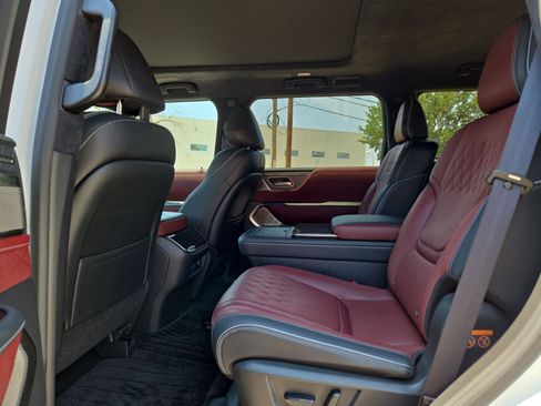 Used 2025 INFINITI QX80 Autograph AWD/4WD image 13