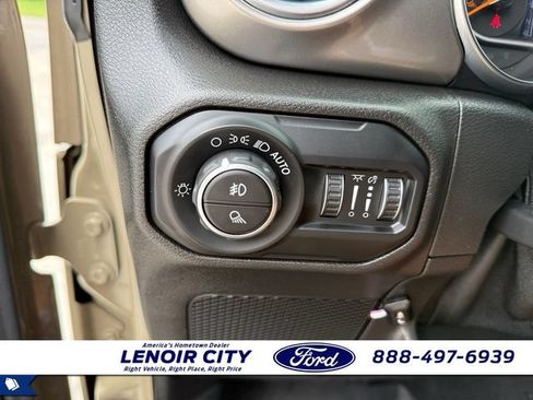 Used 2020 Jeep Gladiator Overland AWD/4WD image 17