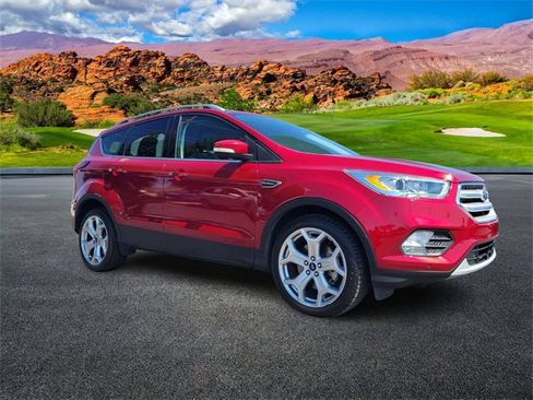 Used 2019 Ford Escape Titanium image 2
