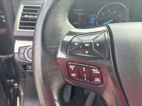 Used 2019 Ford Explorer XLT w/ Equipment Group 202A AWD/4WD image 20