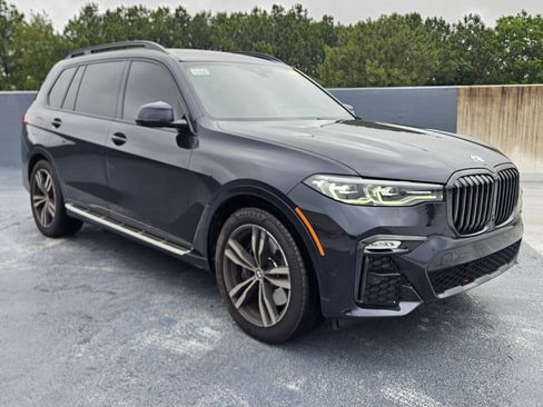 Used 2021 BMW X7 xDrive40i w/ M Sport Package AWD/4WD image 2