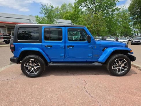 Used 2024 Jeep Wrangler Unlimited w/ Convenience Group AWD/4WD image 6