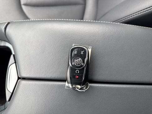 Used 2019 Buick Envision Essence image 25
