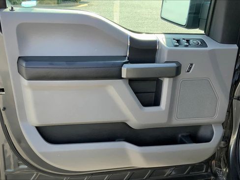 Used 2015 Ford F150 XLT w/ Equipment Group 301A Mid RWD image 21