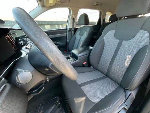 Used 2023 Kia Sorento LX image 18