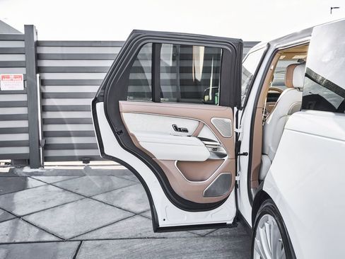 Used 2024 Land Rover Range Rover SV image 26