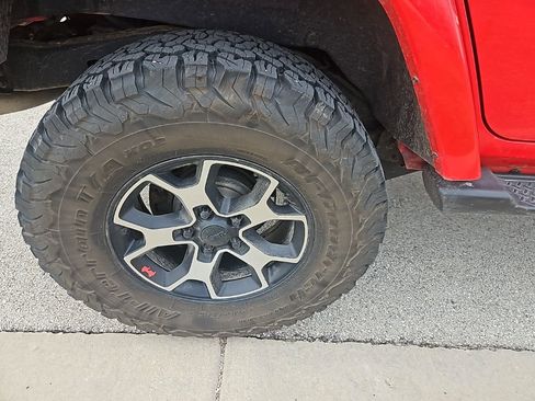 Used 2015 Jeep Wrangler Unlimited Sahara w/ Dual Top Group image 11