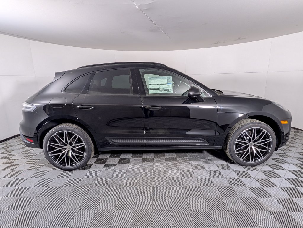 Certified 2026 Porsche Macan AWD/4WD image 8