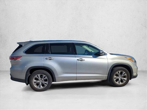 Used 2015 Toyota Highlander XLE image 4