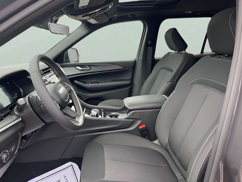 Used 2025 Jeep Grand Cherokee Laredo X RWD image 13