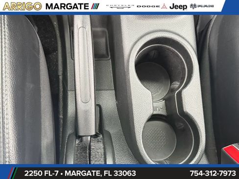 Used 2017 Jeep Wrangler Unlimited Sahara w/ Connectivity Group AWD/4WD image 27