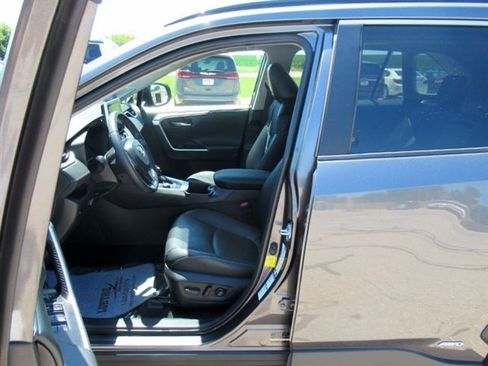 Used 2022 Toyota RAV4 Limited AWD/4WD image 13