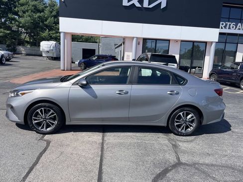 Used 2024 Kia Forte LXS FWD image 2