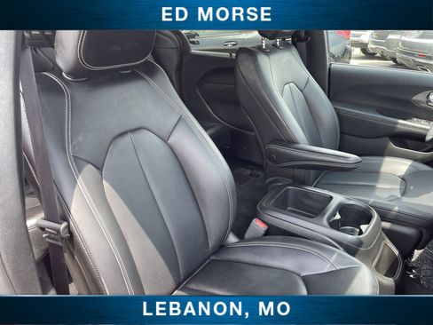 Used 2025 Chrysler Pacifica Select FWD image 26