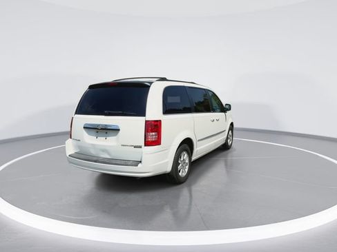 Used 2010 Chrysler Town & Country Touring FWD image 11