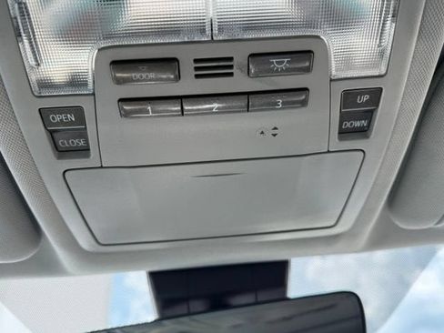 Used 2017 Toyota Highlander Limited AWD/4WD image 36