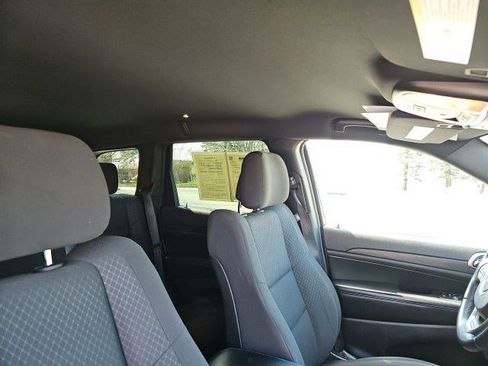 Used 2019 Jeep Grand Cherokee Laredo image 12