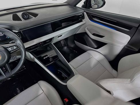 Used 2025 Porsche Macan Electric image 26