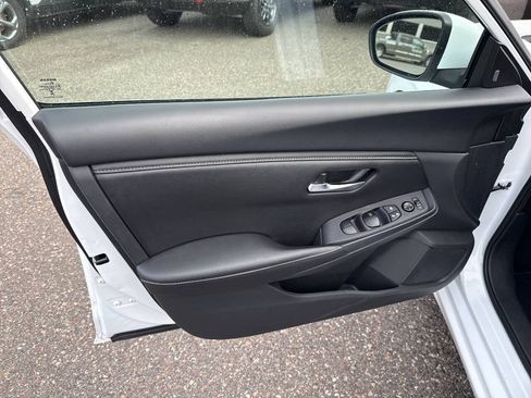 Used 2024 Nissan Sentra SV FWD image 19