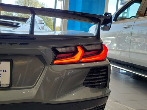Used 2022 Chevrolet Corvette Stingray Premium Conv w/ Z51 Performance Package RWD image 7