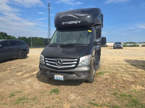 Used 2016 Mercedes-Benz Sprinter 3500 image 2
