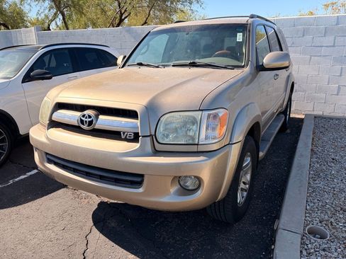 Used 2005 Toyota Sequoia SR5 AWD/4WD image 2