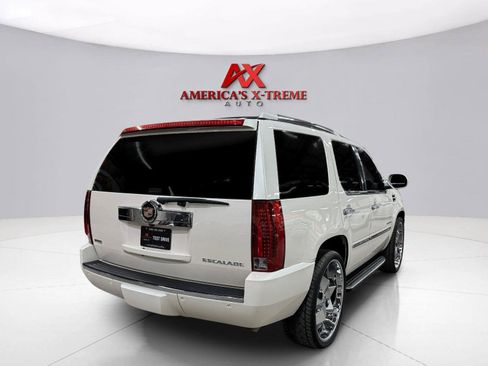 Used 2012 Cadillac Escalade Luxury AWD/4WD image 8