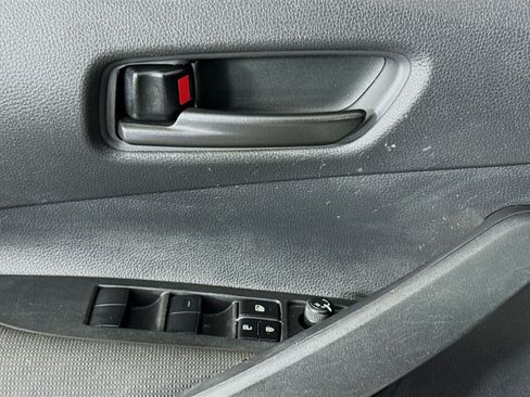 Used 2025 Toyota Corolla LE FWD image 21